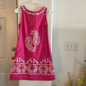 Lily Pulitzer Pink Embroidered Shift Dress with 2 pockets. Size 2